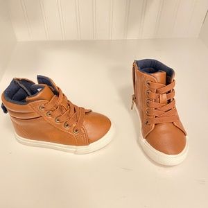 Cat and Jack size 5 boys shoes